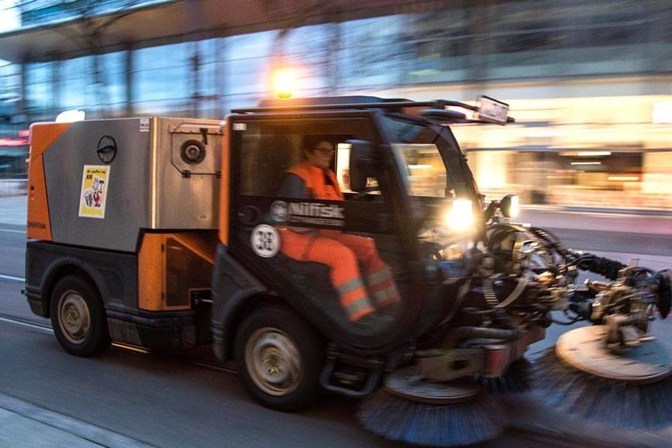 Insgesamt kostet die Straßenreinigung in Chemnitz rund 5,2 Millionen Euro. Hausbesitzer steuern zu dieser Summe 3,5 Millionen Euro bei.