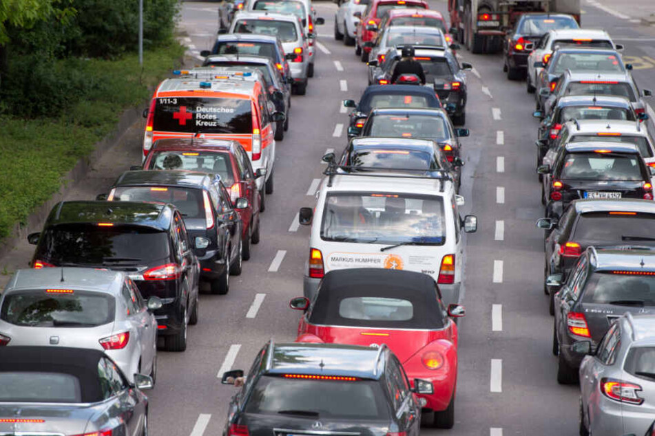 Stau in Stuttgart: Täglicher Anblick für Autofahrer. CO2-Ausstoss mit inbegriffen. (Archivbild)