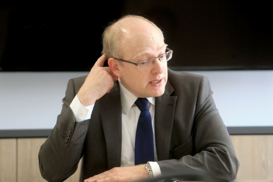 Wie Kämmerer Sven Schulze (46) die Mehrkosten von 722 000 Euro decken soll, muss der Stadtrat am 11. April entscheiden.