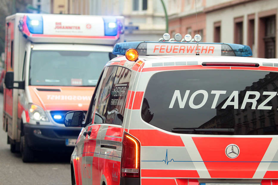 In Chemnitz wurde ein 24-Jähriger von einem Unbekannten angegriffen und verletzt.