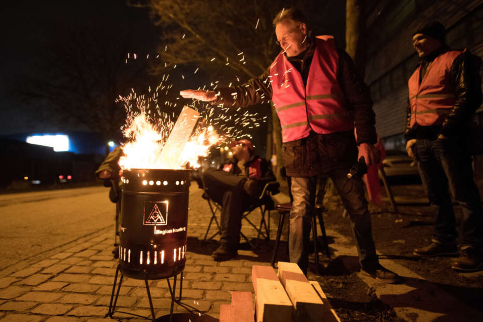Mit Anbruch der Nachtschicht begannen die Warnstreiks.