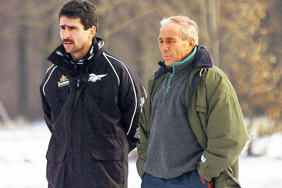 Rolf Schafstall (r. mit seinem Co Damian Halata) war im Frühjahr 1999 für ganze 57 Tage Dynamo-Coach.