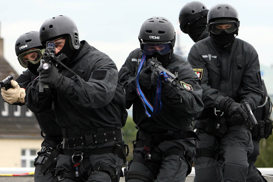 Ein Sondereinsatzkommando musste am Mittwochnachmittag einen Randalierer unter Kontrolle bringen. (Symbolbild)