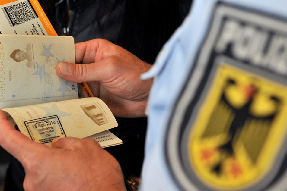 Jeder, der aus einem Nicht-Schengen-Land einreist, wird jetzt mit Fahndungsdateien abgeglichen.