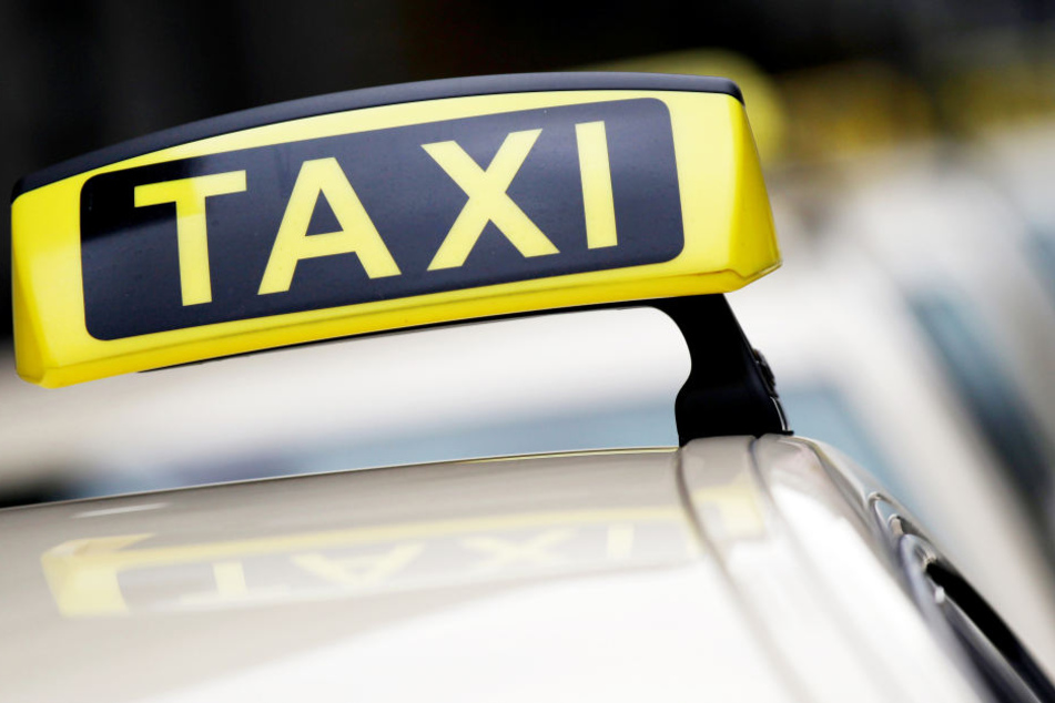 Insbesondere gehe es den Taxi-Fahrern darum, ein klares Zeichen gegen die aktuelle Politik zu setzen.