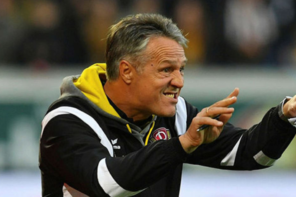 Uwe Neuhaus legt großen Wert darauf, dass sich die Mannschaft in den letzten Spielen noch einmal richtig reinhängt.