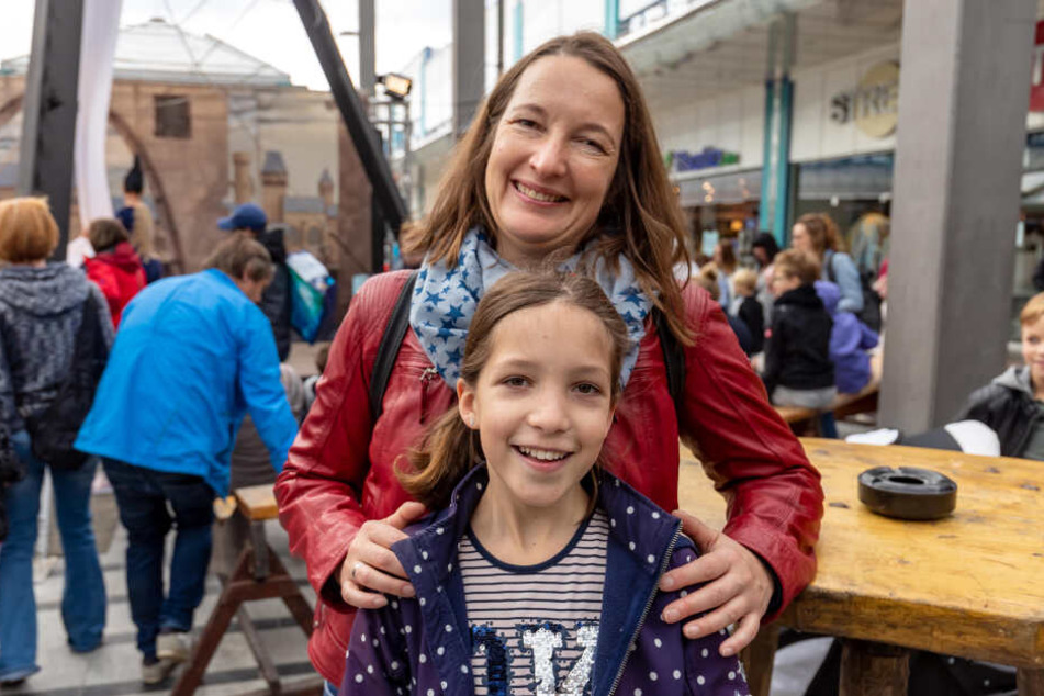 Birgit Greif (46) und Flora Lohmann (10) waren begeistert vom Programm im Chemnitz Center.