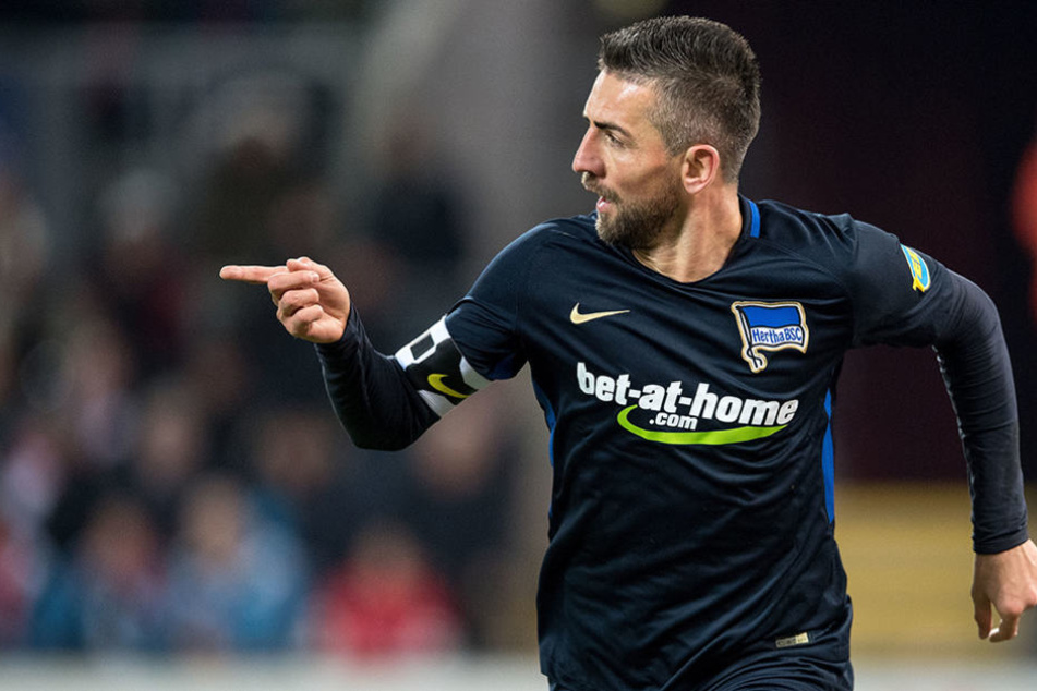 Herthas Torschütze Vedad Ibisevic jubelt nach seinem Treffer zur 1:0 Führung.