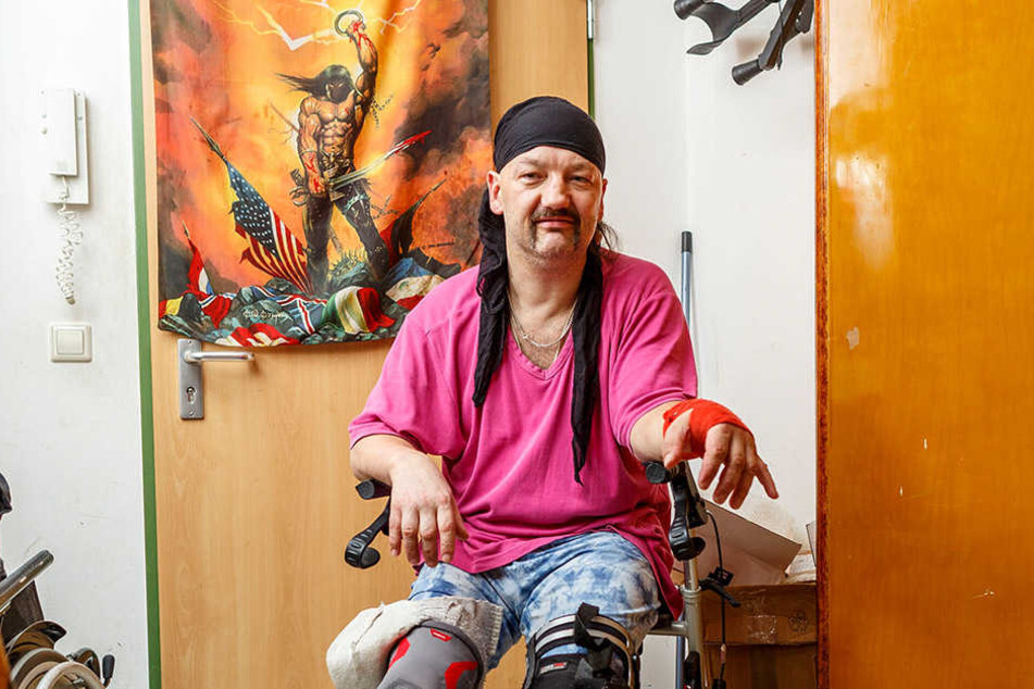 Eigentlich mag er ihn nicht! Doch nach Unfällen und Operationen ist Sven
Scheunig auf seinen Rollator angewiesen.
