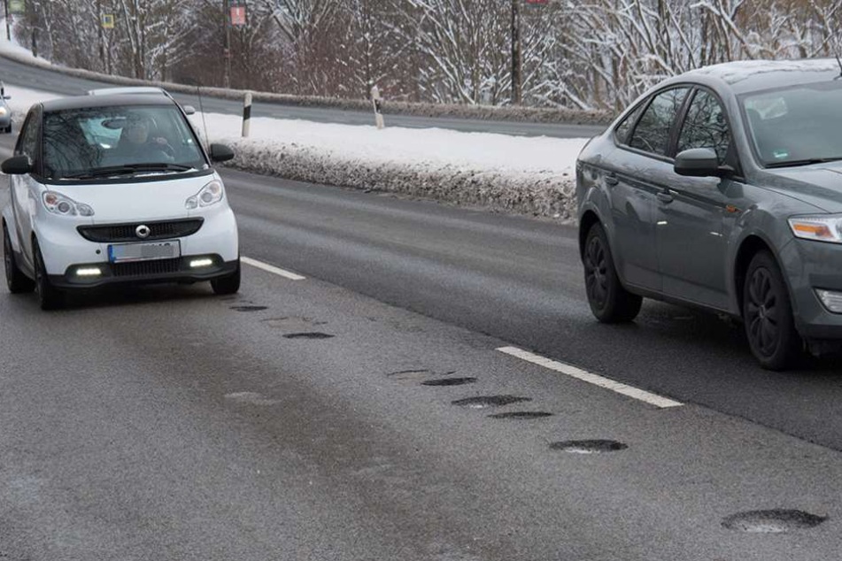 Straßenschäden, wo das Auge hinschaut: Wie hier auf dem Südring hat der Frost viele Löcher in die Fahrbahn gefressen.