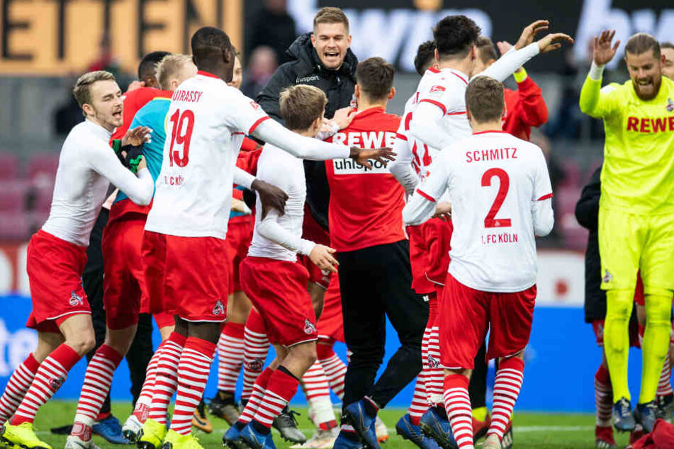 Die Kölner feiern den überzeugenden 4:0-Heimsieg gegen Greuther Fürth am 1. Dezember 2018.