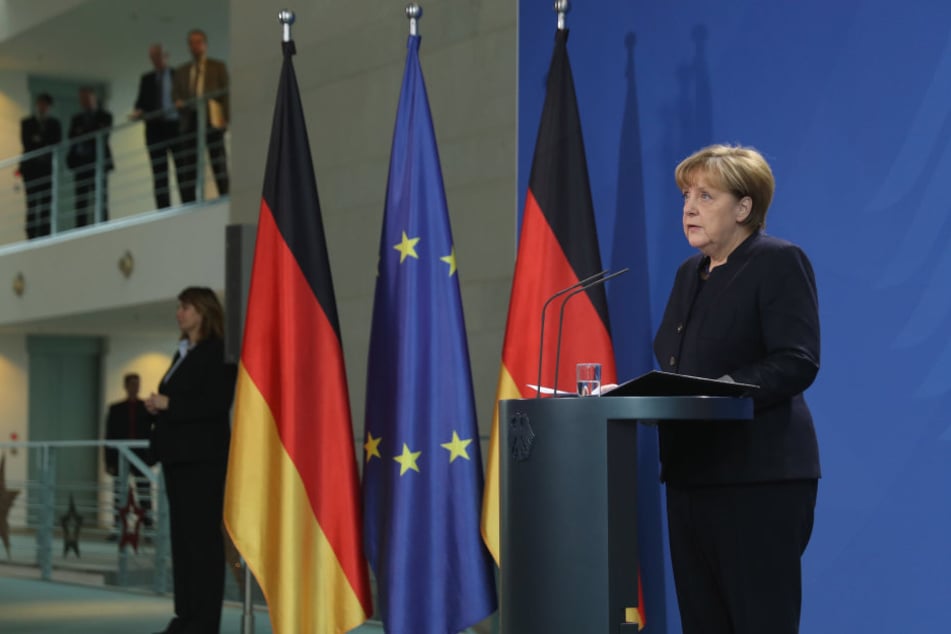 Bundeskanzlerin Angela Merkel deutet die Todesfahrt eines Lastwagens auf den Weihnachtmarkt in Berlin als Terroranschlag.