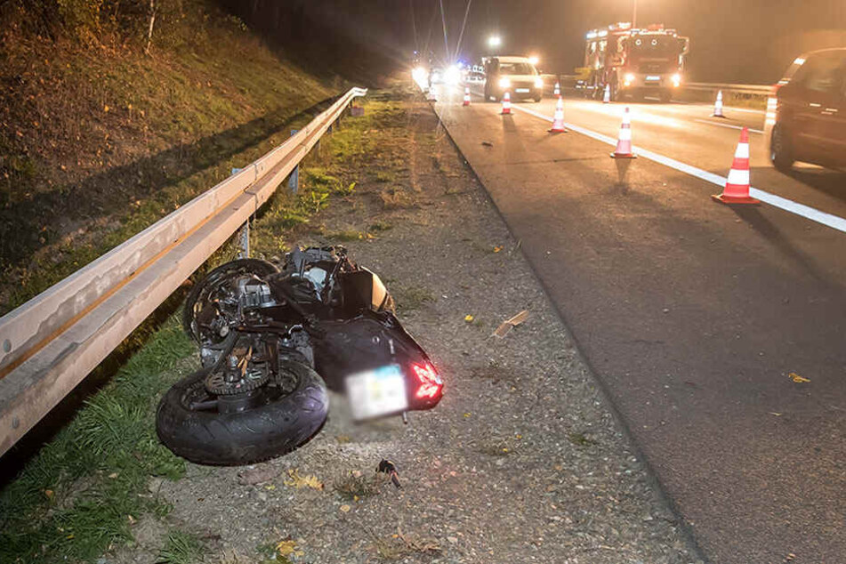 Durch die Wucht des Aufpralls kam das Motorrad erst 150 Meter weit weg von der Unfallstelle zum Liegen.