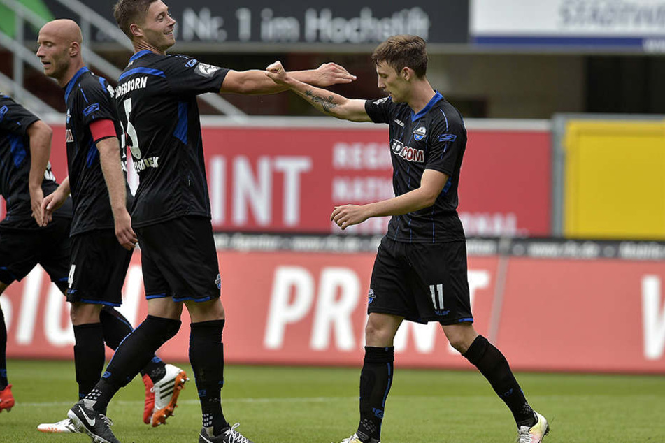 Christian Bickel (Nr. 11) bejubelt hier einen Treffer. Er bittet um volle Unterstützung der Fans gegen Rostock.