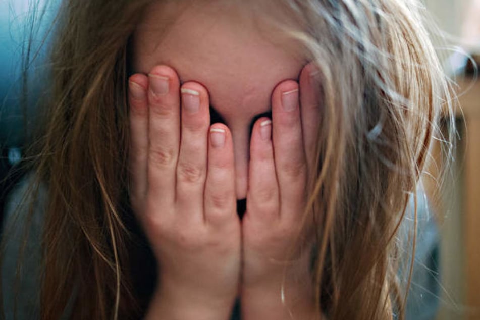 Laut Polizei soll sich der mutmaßliche Täter an 16 Kleinkindern vergriffen haben. (Symbolbild)