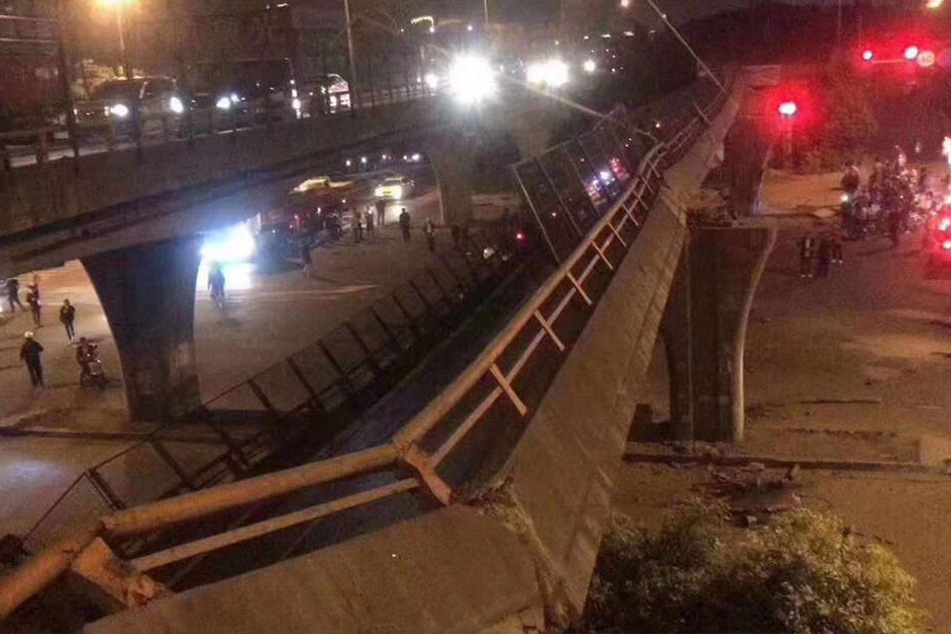 Beim Einsturz einer Brücke in der chinesischen Stadt Wuxi sind mindestens drei Menschen getötet worden.