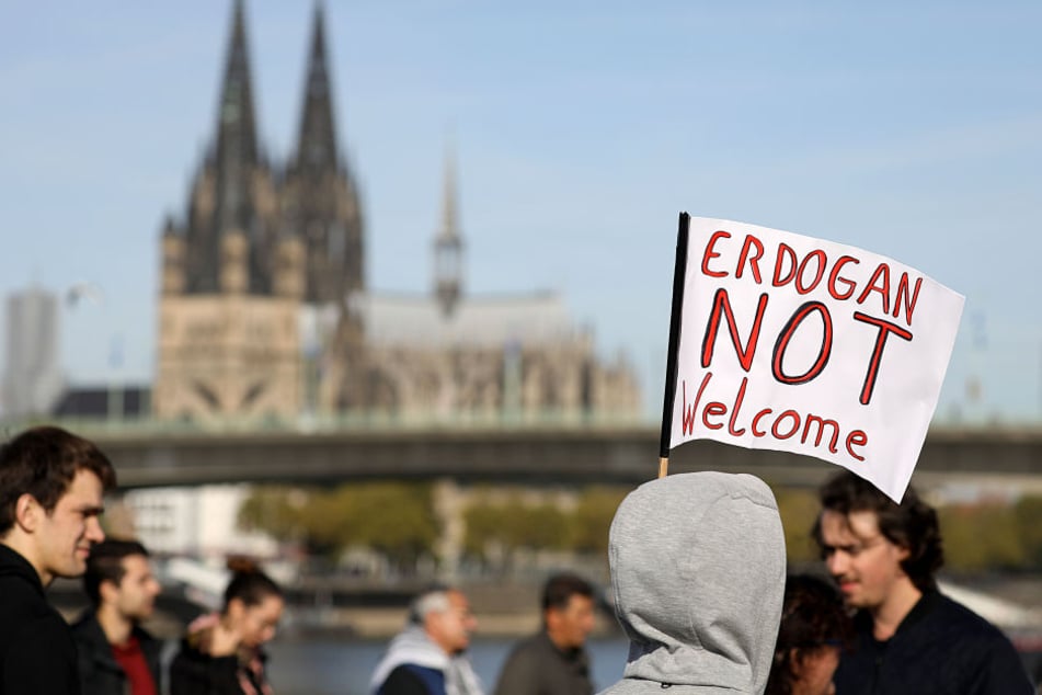 Demonstranten in Köln-Deutz.
