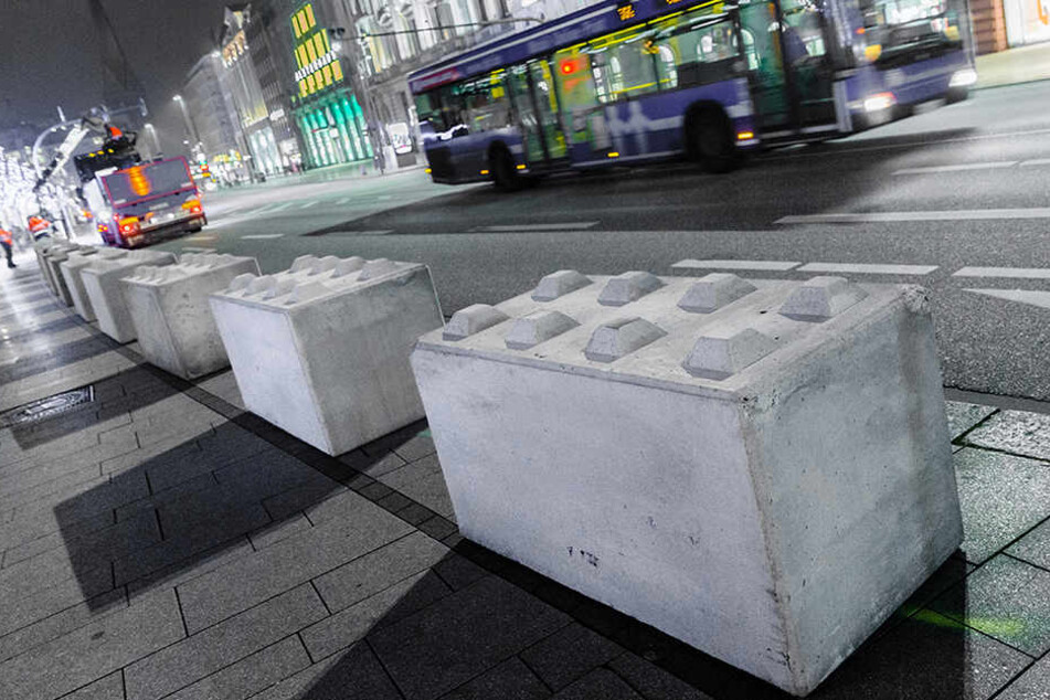 Solche Betonblöcke sollen auch den Augustusplatz säumen, wenn das Leipziger Stadtfest stattfindet. Sie sollen Anschläge mit Lastkraftwagen verhindern.