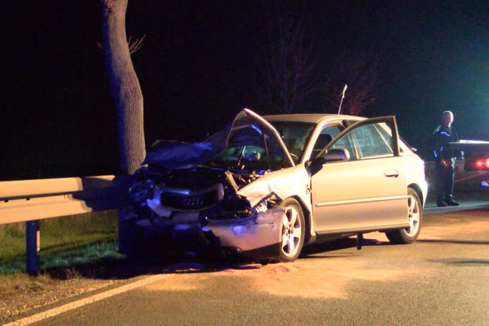 Die Audi-Fahrerin und ihr Beifahrer wurden bei dem Unfall verletzt.