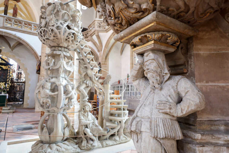 Blick in den Dom St. Marien Freiberg. Die Bergbautradition spiegelt sich in vielen Motiven auch in Kirchen wieder.