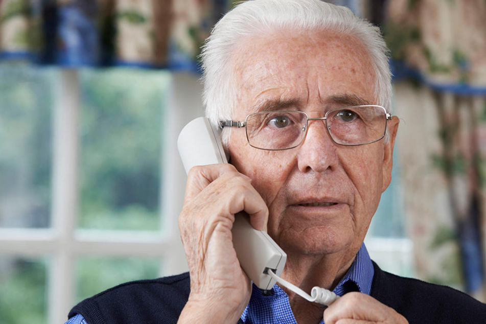 Ein 81-Jähriger sollte Geld für seinen kranken Sohn bezahlen. Der Rentner durchschaute den Trick. (Symbolbild)