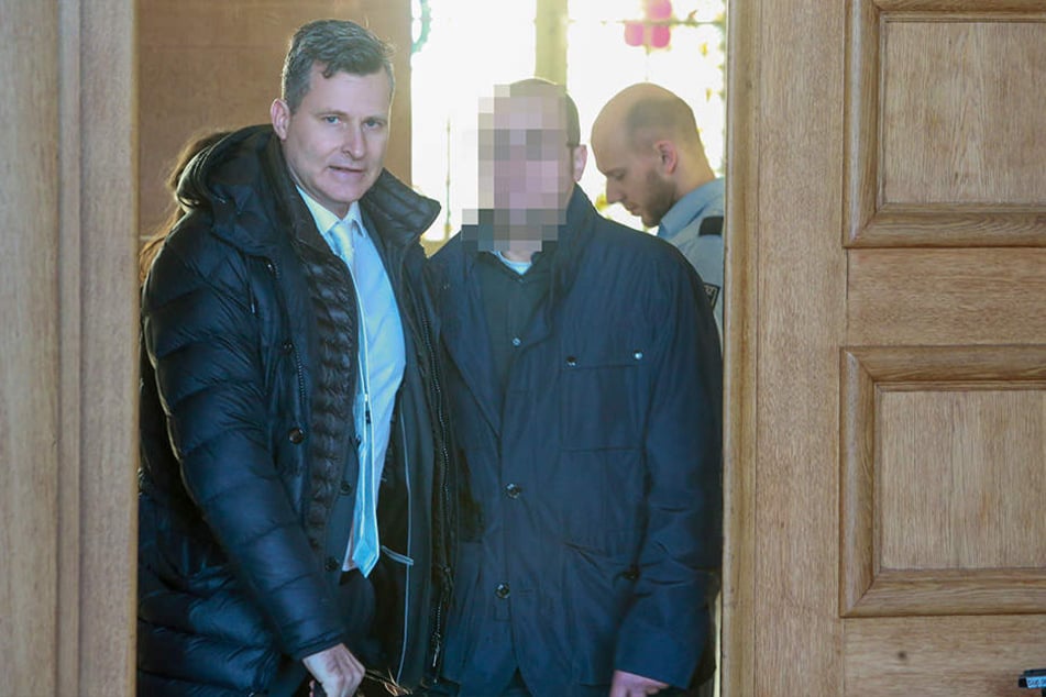 Anwalt Detlev Binder (li.) vertritt den Angeklagten im Spatenstiel-Prozess.