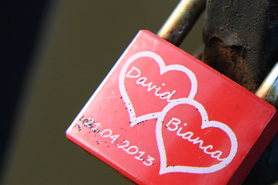 Ein Liebesschloss in Marburg: Ob Bianca und David immer noch zusammen sind, ist nicht bekannt.