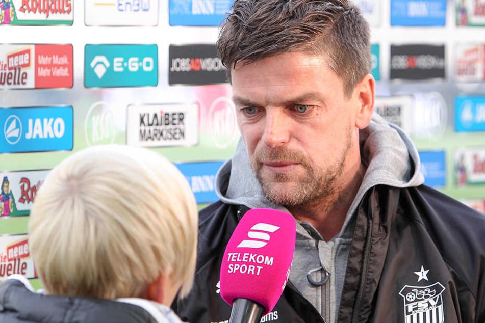 Muss derzeit viele Fragen zur sportlichen Situation beantworten: Zwickaus Trainer Torsten Ziegner. Auch zur Hilfe eines Psychologen wurde er befragt.