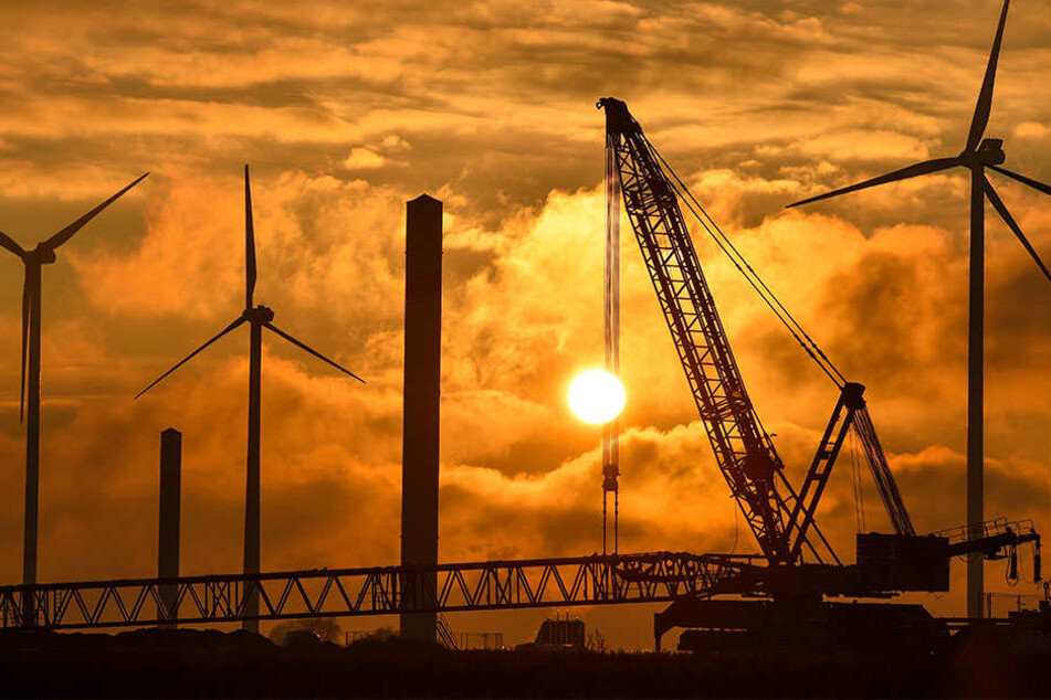 Ein Investor aus Bremen möchte fünf bis sieben Windräder in Hille erbauen. (Symbolbild)
