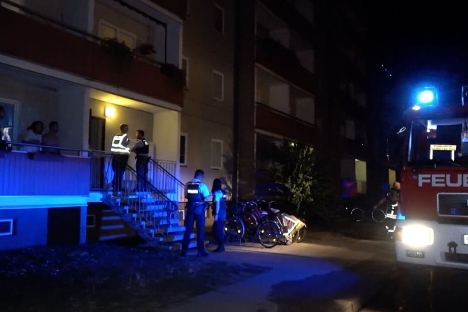 In diesem Plattenbau in Schönebeck bei Magdeburg hatte ein Kinderwagen im Keller gebrannt.