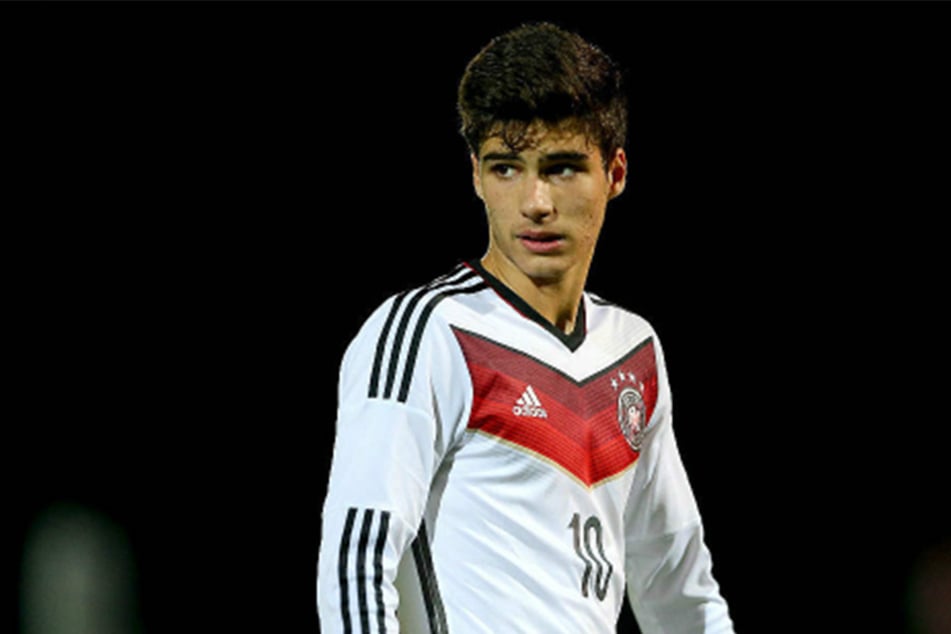 Elias Abouchabaka erzielte den 3:1-Endstand gegen die Türkei und sicherte dem DFB-Team somit als Gruppensieger die Teilnehmer an der EM-Endrunde in Kroatien.