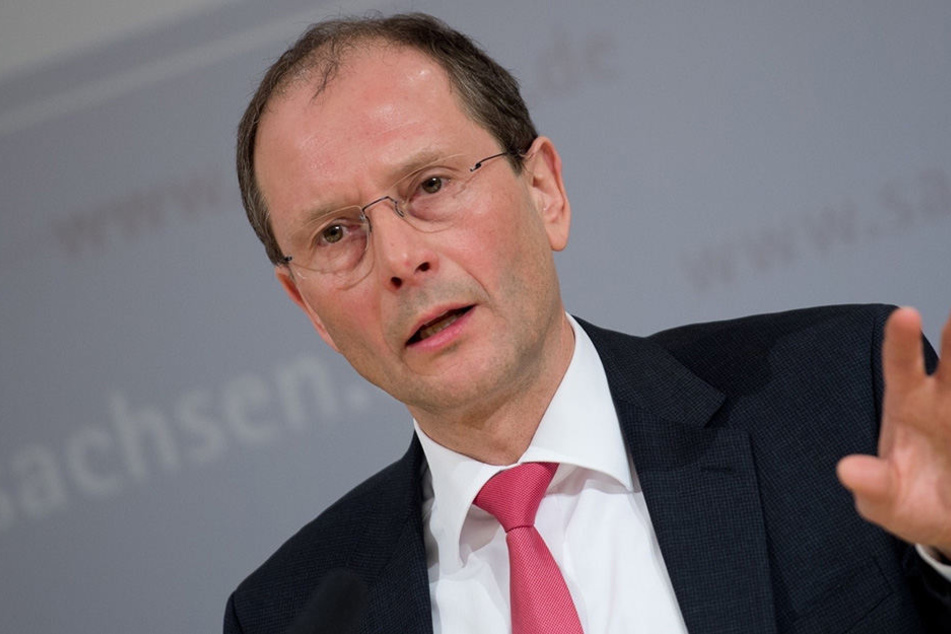 Sachsens Bauminister Markus Ulbig (CDU) hatte im Frühjahr eine Wohltat für Familien versprochen: Es gibt ein zinsgünstiges Darlehen, wenn man sich Wohneigentum schafft. Doch an Großfamilien hat man wohl eher nicht gedacht.