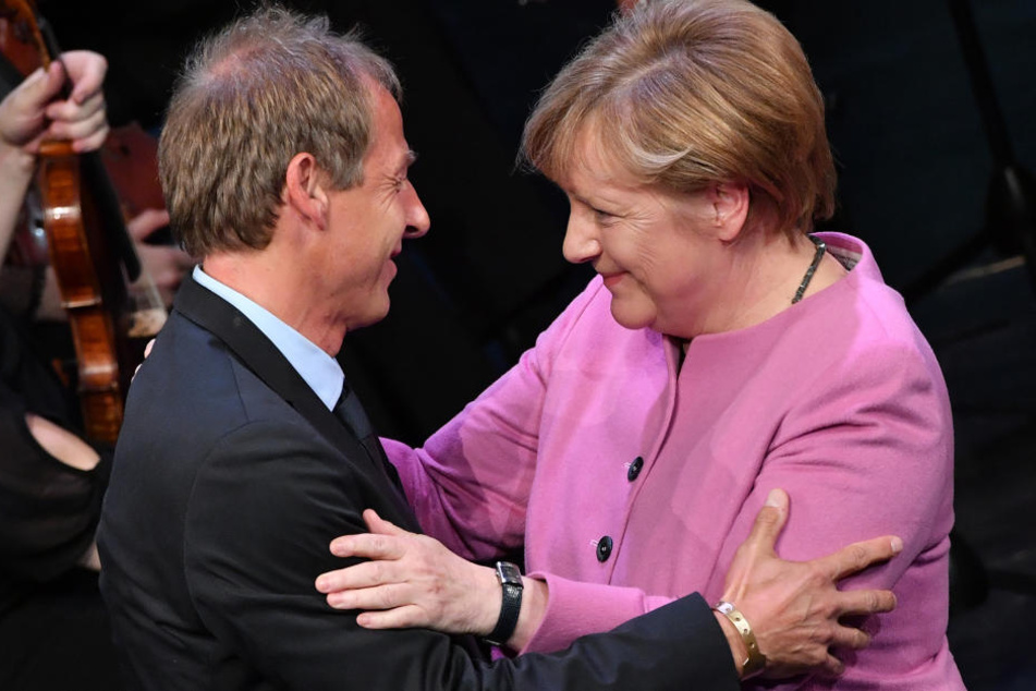 Die Laudation für "Klinsi" hielt Bundeskanzlerin Angela Merkel.