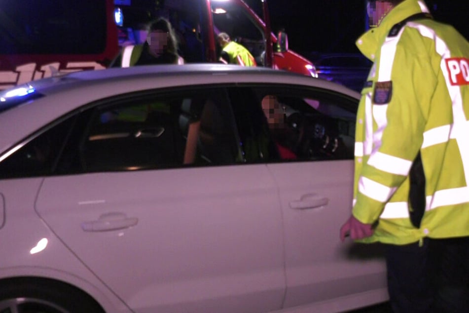 Die Polizei ermahnte mehrere Gaffer auf der Autobahn 5.
