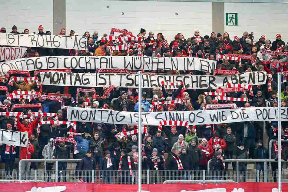 Die Zwickauer Fans protestierten auch beim Spiel gegen Großaspach, was der Stimmung natürlich nicht gut tat.