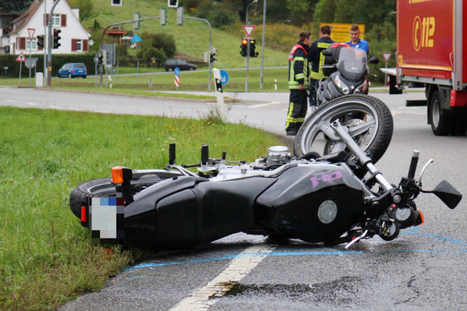 Der Fahrer des Motorrads wurde lebensgefährlich verletzt.