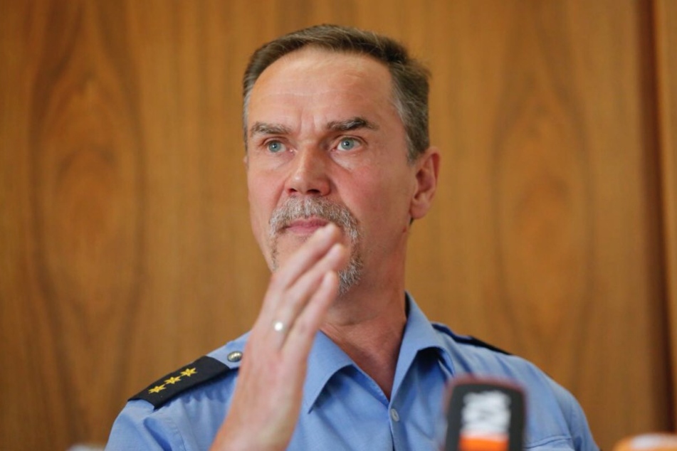 Polizeichef Uwe Kiez erläuterte am Donnerstag auf einer Pressekonferenz die Ausschreitungen.