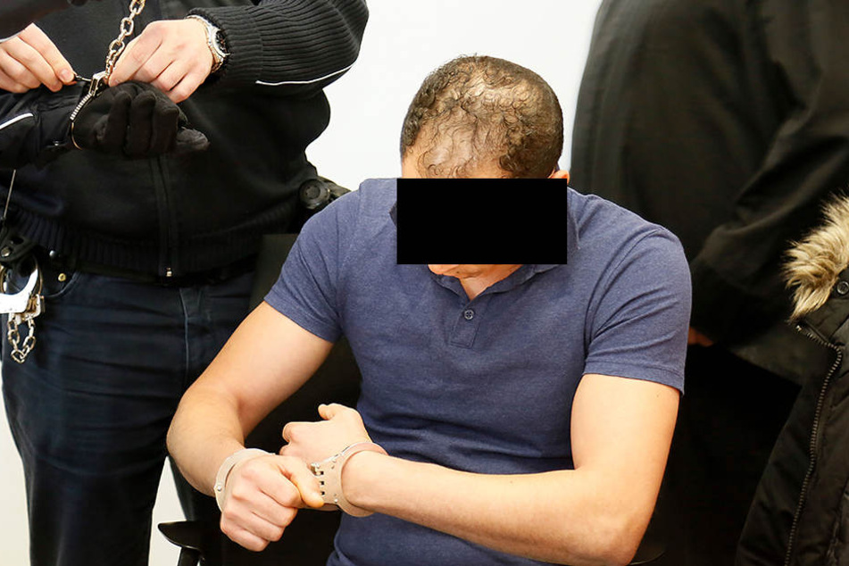 Im Gericht trug Fahed K. noch Handschellen.