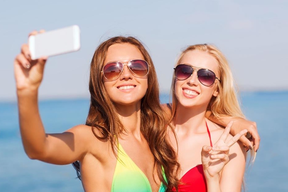 Auch Selfies sind künftig im Offenbacher Waldschwimmbad verboten.