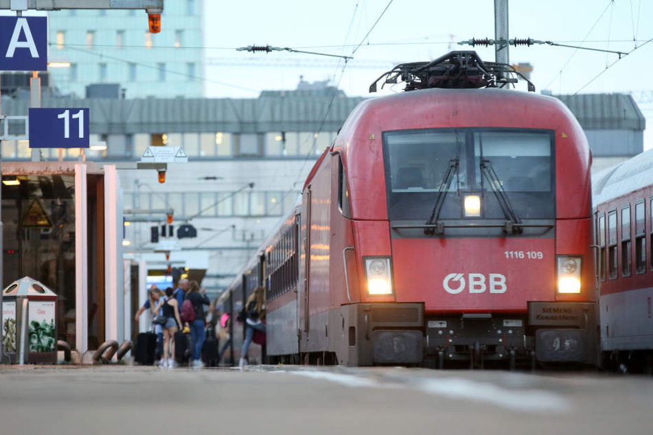 Umleitungen und Ausfälle: Wegen Bauarbeiten wird die Strecke Richtung Salzburg gesperrt.