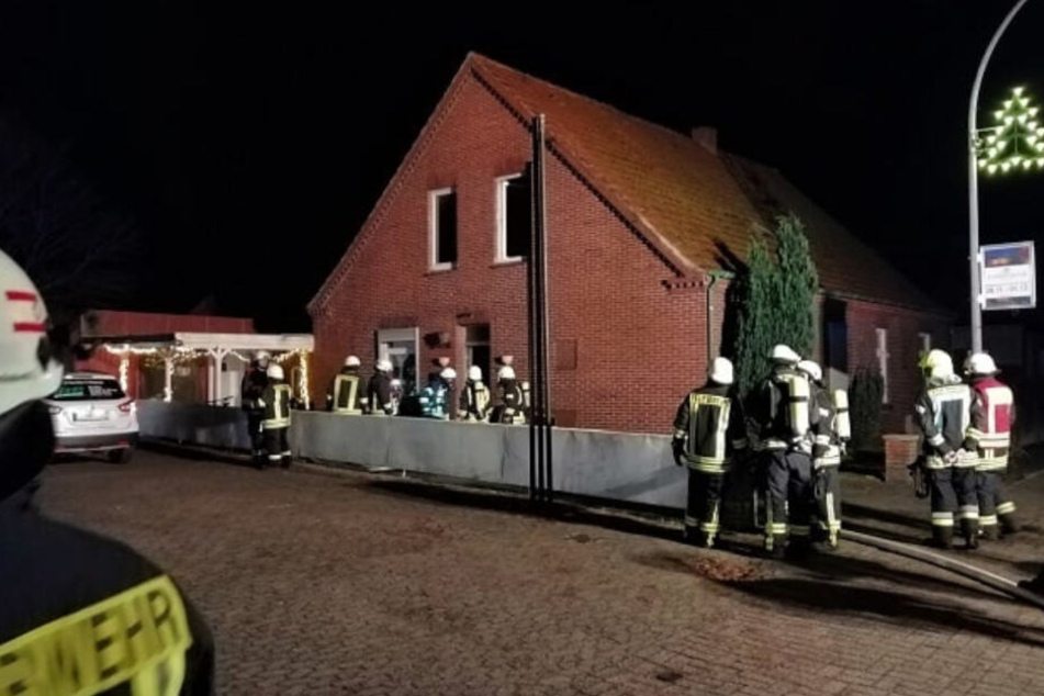 Die Feuerwehr war mit zahlreichen Einsatzkräften vor Ort