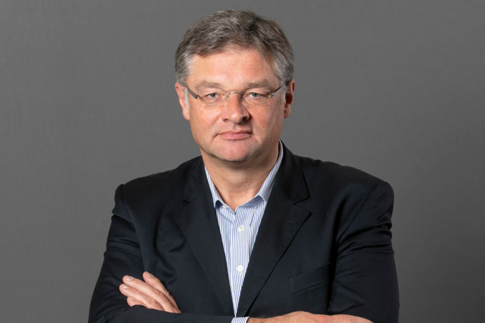Der FDP-Fraktionsvorsitzende Holger Zastrow kritisiert die Ausgrenzung durch die vier Parteien.