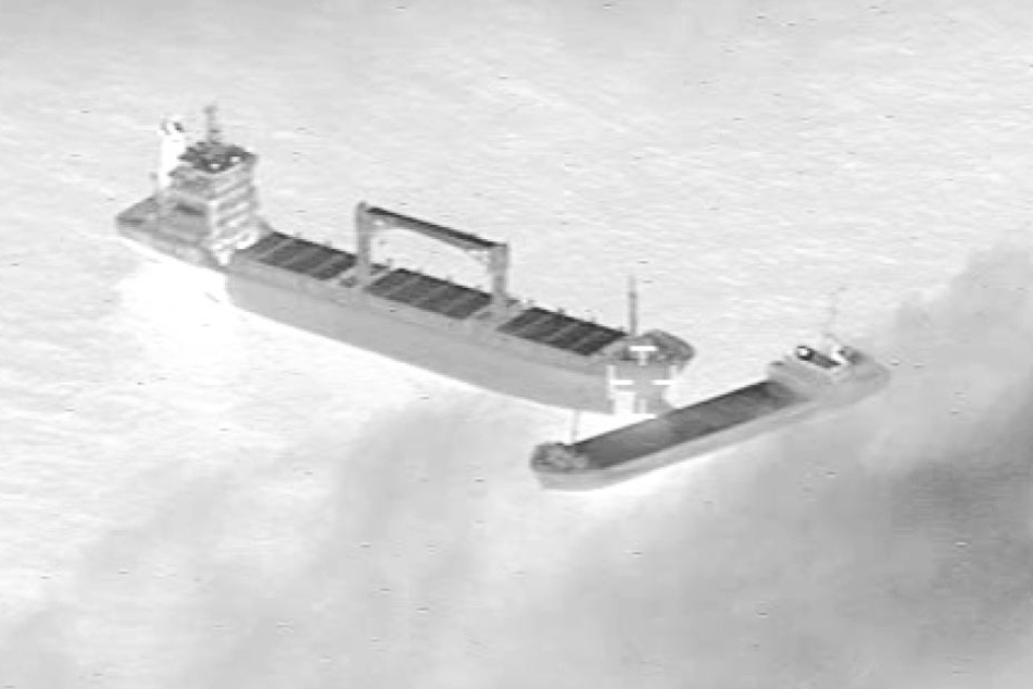 Der Frachter Paksoy 1 (links) hat das kleinere Schiff Eems Cobalt gerammt.