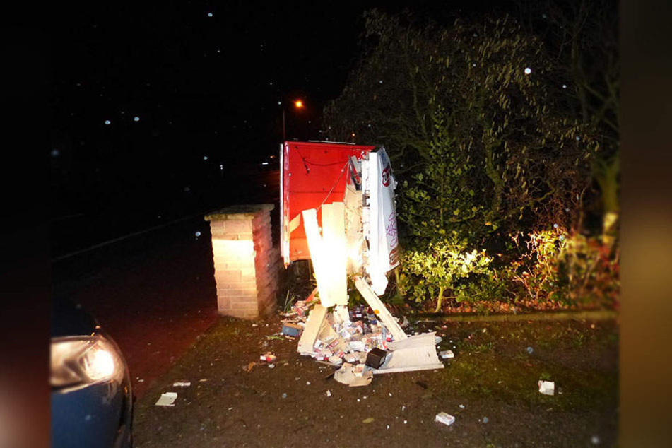 Der Automat wurde völlig zerstört.
