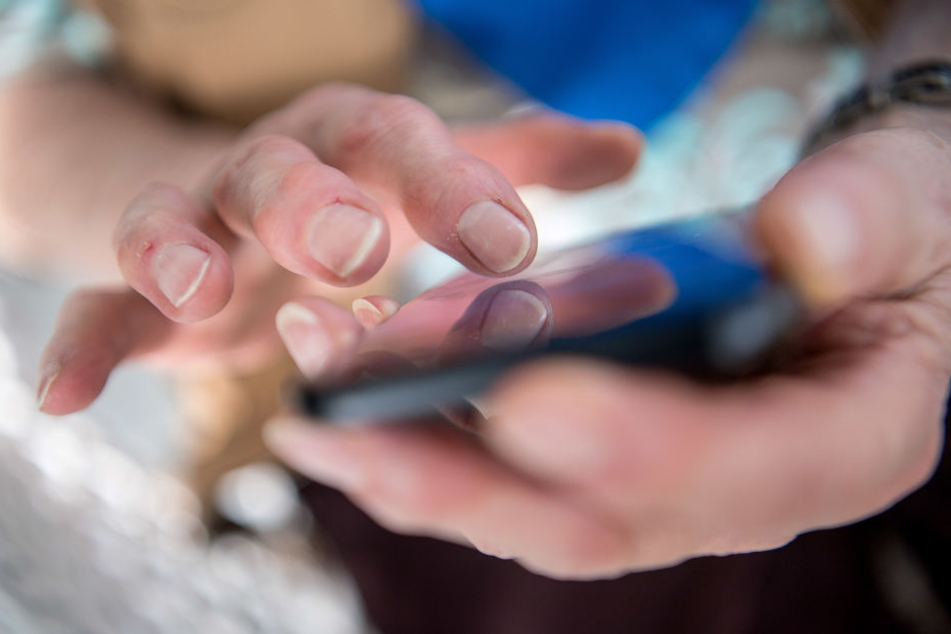 Vor allem Ältere werden beim Telefonbetrug als Opfer ausgewählt. (Symbolbild)