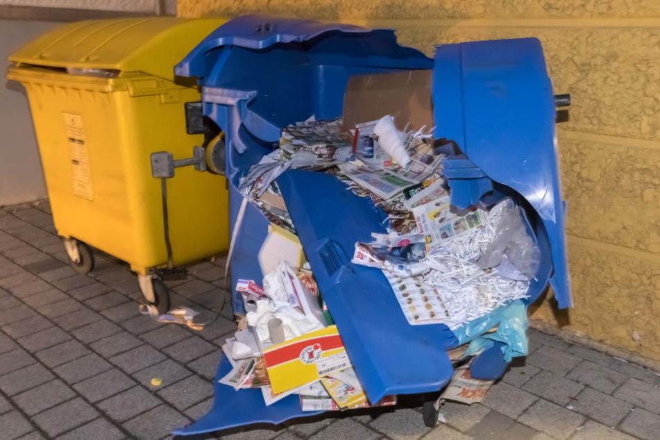 Der 44-Jährige stürzte auf diesen Papiercontainer.
