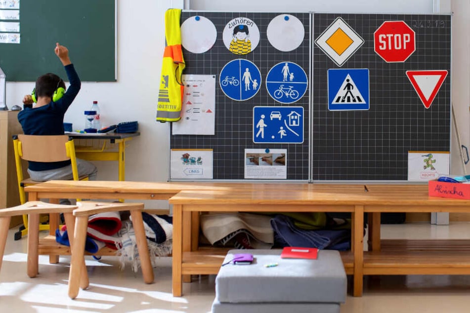 Ab 2025 sollen Eltern Anspruch auf Ganztagsbetreuung in Grundschulen haben. (Symbolbild)