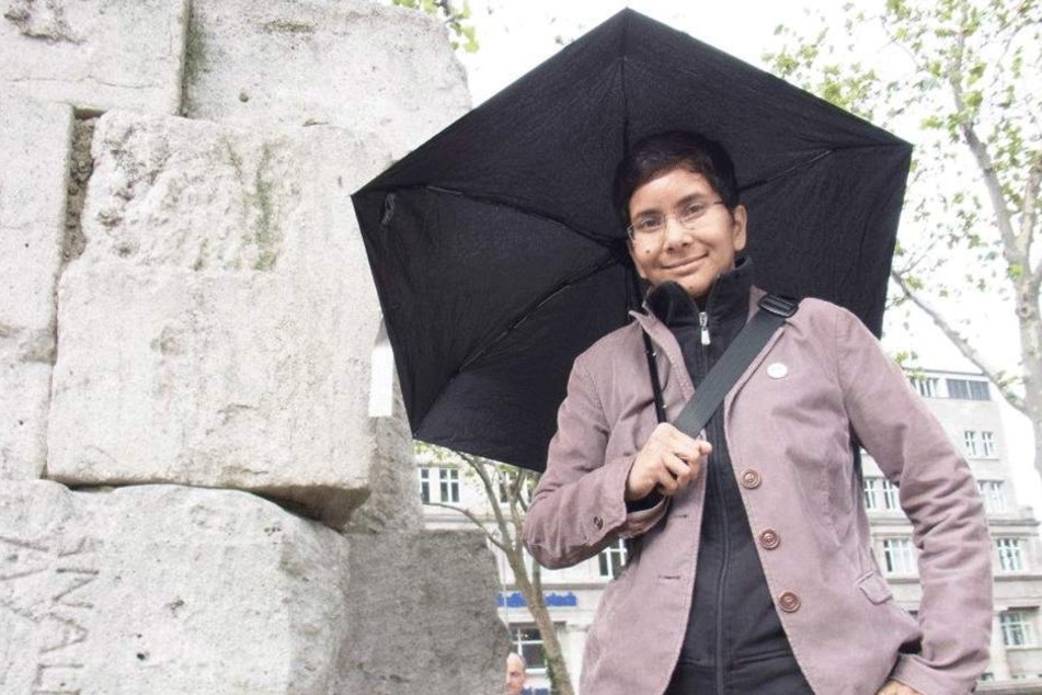 Ob Regen oder Sonne: Molekularbiologin Dr. Jasmin Barman-Aksözen geht nicht ohne Schirm aus dem Haus.