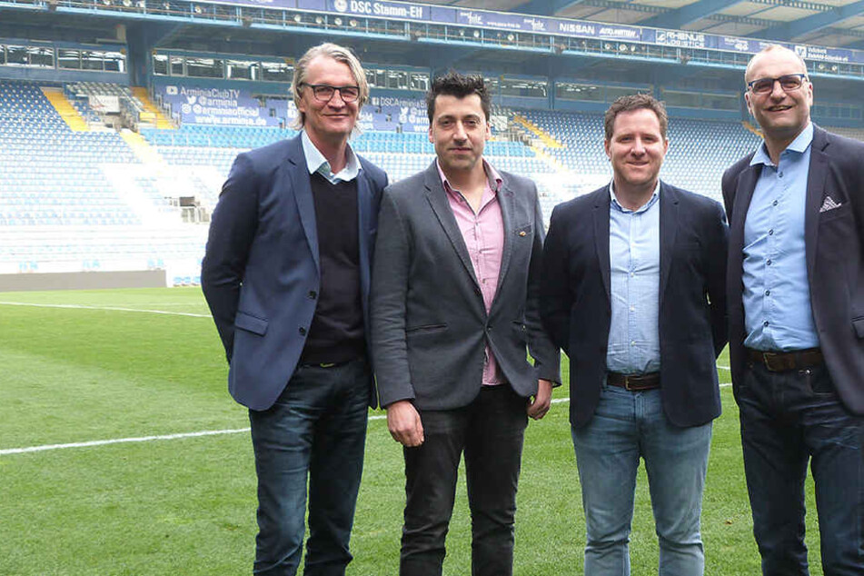 Martin Kollenberg (Lagardère Sports), Alfonso Flores Pena (Joma Sport S.A.), Jorge Parro (Joma Sport S.A.) und Gerrit Meinke (DSC Arminia).
