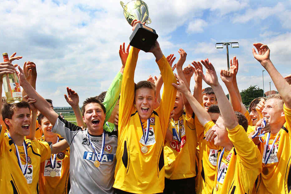 Mit Dynamo feierte Marcel Franke
schöne Erfolge. Im Juni 2010 bejubelte er die NOFV-Meisterschaft und den
Aufstieg in die B-Junioren-Bundesliga.